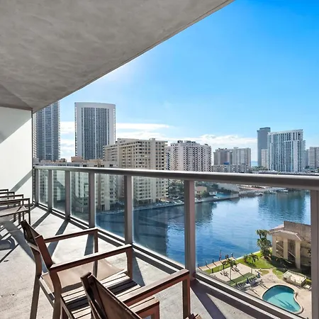 Coastal Luxe Residences - Premium Suites With Pool And Water Views